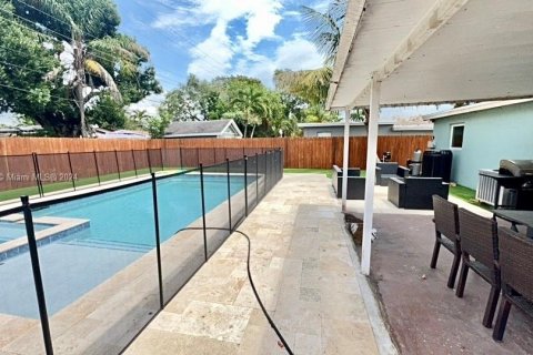 Casa en venta en Dania Beach, Florida, 3 dormitorios, 83.61 m2 № 1239586 - foto 1