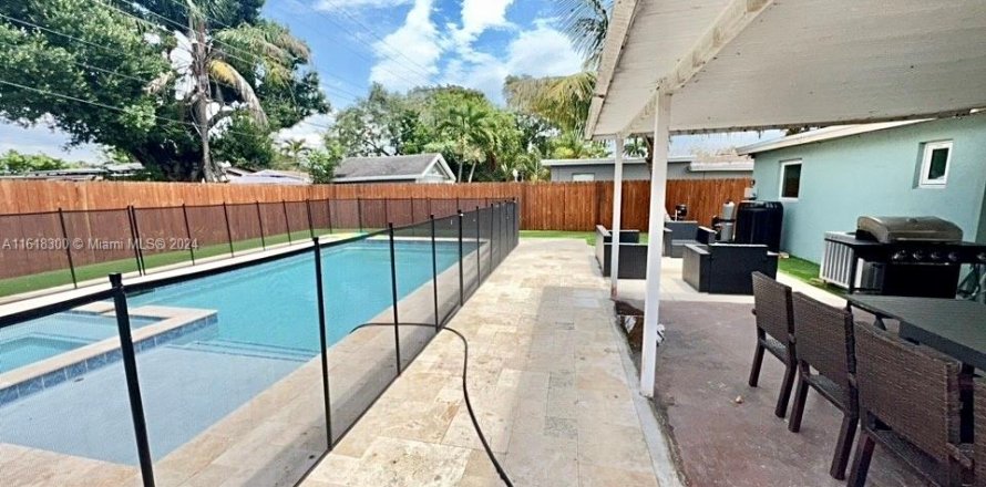 Villa ou maison à Dania Beach, Floride 3 chambres, 83.61 m2 № 1239586