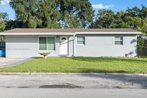 Villa ou maison à vendre à Dania Beach, Floride: 3 chambres, 83.61 m2 № 1239586 - photo 17