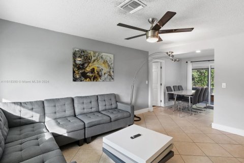 Villa ou maison à vendre à Dania Beach, Floride: 3 chambres, 83.61 m2 № 1239586 - photo 12