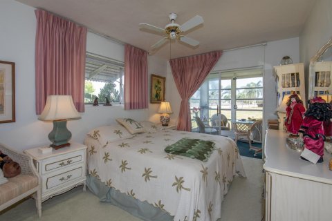 Condo in Lake Worth, Florida, 2 bedrooms  № 390821 - photo 22