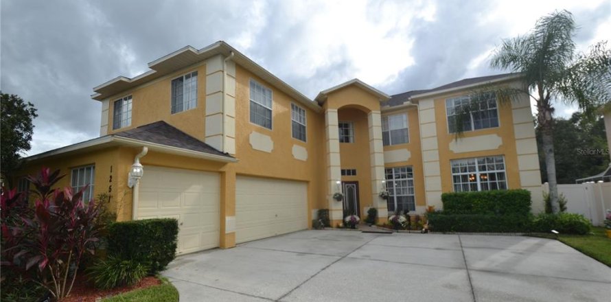 House in Zephyrhills, Florida 5 bedrooms, 342.07 sq.m. № 964268