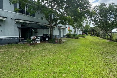 Townhouse in Lauderhill, Florida 2 bedrooms, 104.05 sq.m. № 1311001 - photo 11