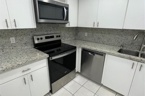 Apartment in Weston, Florida 2 bedrooms, 114.73 sq.m. № 1386252 - photo 2