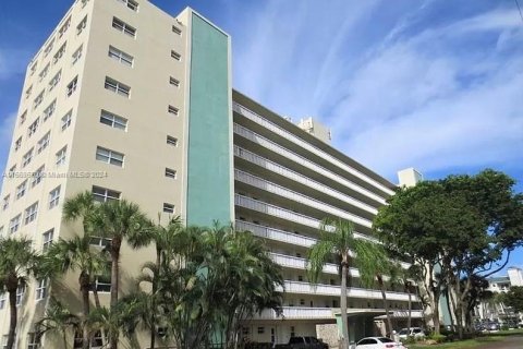 Apartment in Fort Lauderdale, Florida 1 bedroom, 65.96 sq.m. № 1385779 - photo 2