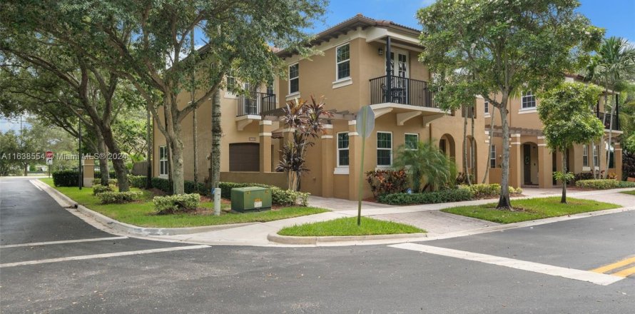 Adosado en Davie, Florida 3 dormitorios, 192.31 m2 № 1310556