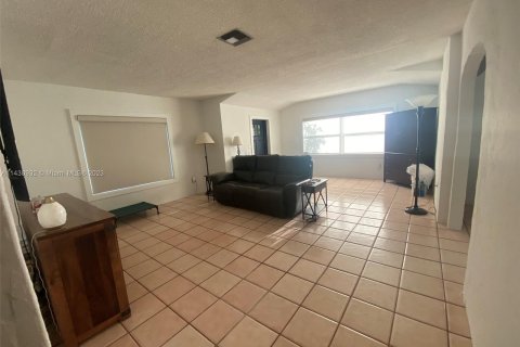 Villa ou maison à vendre à Biscayne Park, Floride: 3 chambres, 156.26 m2 № 650442 - photo 24