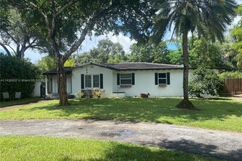 House in Biscayne Park, Florida 3 bedrooms, 156.26 sq.m. № 650442 - photo 5
