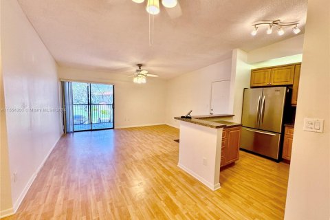 Condo in Tamarac, Florida, 2 bedrooms  № 1077908 - photo 9