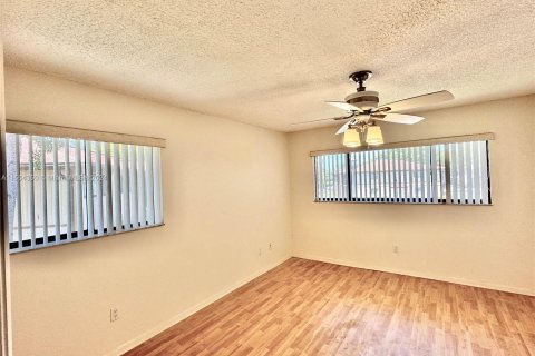 Copropriété à vendre à Tamarac, Floride: 2 chambres, 76.83 m2 № 1077908 - photo 27