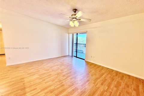 Copropriété à vendre à Tamarac, Floride: 2 chambres, 76.83 m2 № 1077908 - photo 10