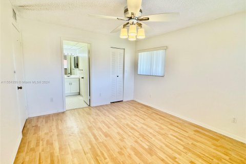 Condo in Tamarac, Florida, 2 bedrooms  № 1077908 - photo 25