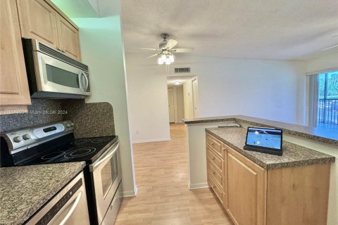 Condo in Tamarac, Florida, 2 bedrooms  № 1077908 - photo 17