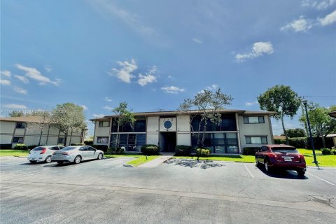 Copropriété à vendre à Tamarac, Floride: 2 chambres, 76.83 m2 № 1077908 - photo 2