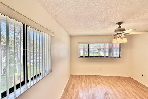 Copropriété à vendre à Tamarac, Floride: 2 chambres, 76.83 m2 № 1077908 - photo 23