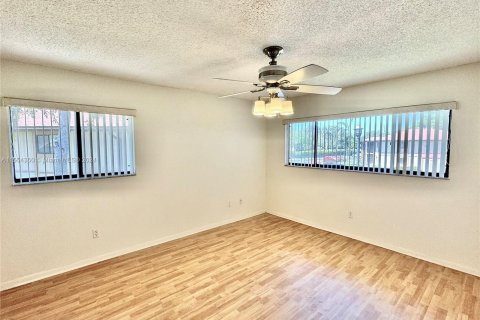 Copropriété à vendre à Tamarac, Floride: 2 chambres, 76.83 m2 № 1077908 - photo 21