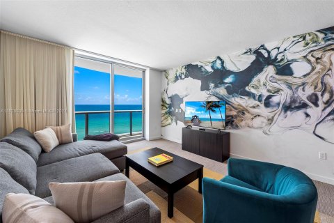 Condo in Sunny Isles Beach, Florida, 2 bedrooms  № 1280938 - photo 1