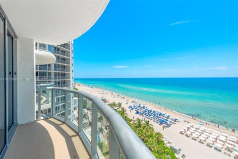 Condo in Sunny Isles Beach, Florida, 2 bedrooms  № 1280938 - photo 20