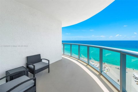 Condo in Sunny Isles Beach, Florida, 2 bedrooms  № 1280938 - photo 18