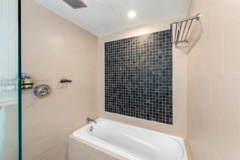 Condo in Sunny Isles Beach, Florida, 2 bedrooms  № 1280938 - photo 15