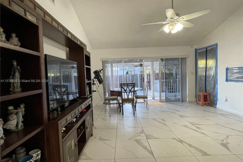 Touwnhouse à vendre à Cutler Bay, Floride: 3 chambres, 115.2 m2 № 1146522 - photo 7