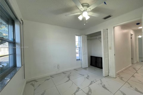 Townhouse in Cutler Bay, Florida 3 bedrooms, 115.2 sq.m. № 1146522 - photo 16