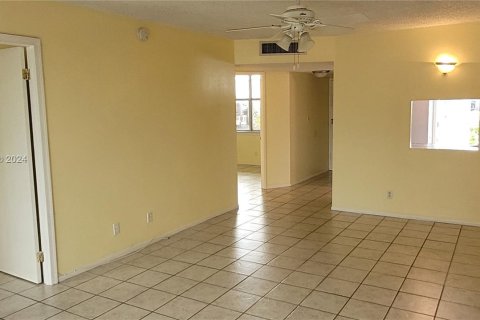 Купить кондоминиум в Форт-Лодердейл, Флорида 2 спальни, 90.12м2, № 1146479 - фото 12