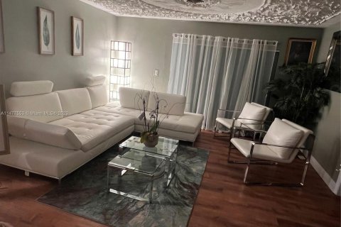 Casa en venta en Miami, Florida, 2 dormitorios, 222.78 m2 № 809262 - foto 5