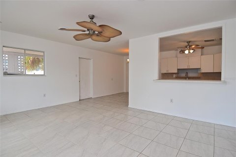 House in Venice, Florida 4 bedrooms, 158.49 sq.m. № 1392617 - photo 3