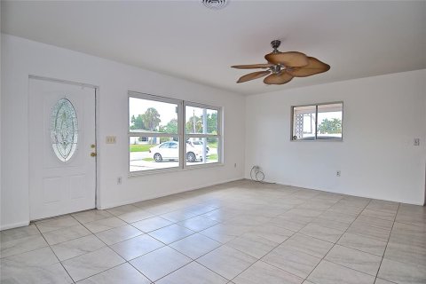 House in Venice, Florida 4 bedrooms, 158.49 sq.m. № 1392617 - photo 2