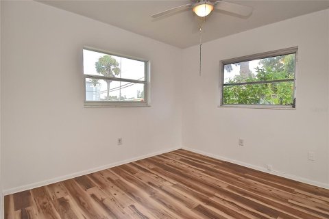 House in Venice, Florida 4 bedrooms, 158.49 sq.m. № 1392617 - photo 12