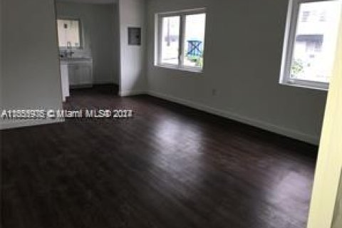 Apartamento en alquiler en Miami Beach, Florida, 976.03 m2 № 1355257 - foto 3