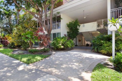 Condominio en alquiler en Key Biscayne, Florida, 2 dormitorios, 116.13 m2 № 1355342 - foto 1