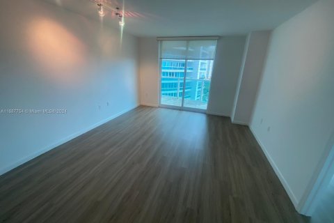 Condominio en venta en Miami, Florida, 1 dormitorio, 73.49 m2 № 1428550 - foto 1