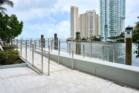 Copropriété à vendre à Miami, Floride: 7 chambres, 1845.78 m2 № 1358755 - photo 13