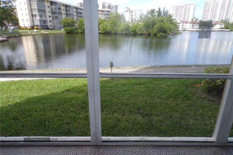 Condo in Aventura, Florida, 2 bedrooms  № 1358757 - photo 7