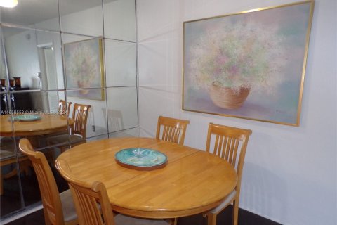 Condo in Aventura, Florida, 2 bedrooms  № 1358757 - photo 25