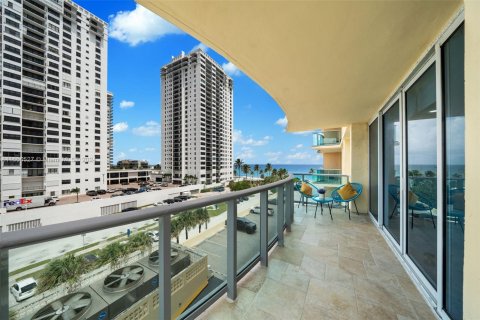 Copropriété à vendre à Hollywood, Floride: 2 chambres, 111.3 m2 № 1358756 - photo 16