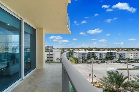 Condo in Hollywood, Florida, 2 bedrooms  № 1358756 - photo 18