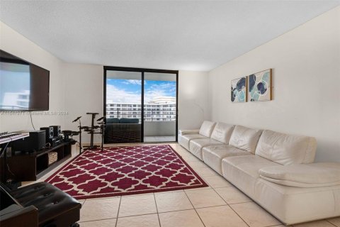 Condo in Hallandale Beach, Florida, 2 bedrooms  № 1332427 - photo 6