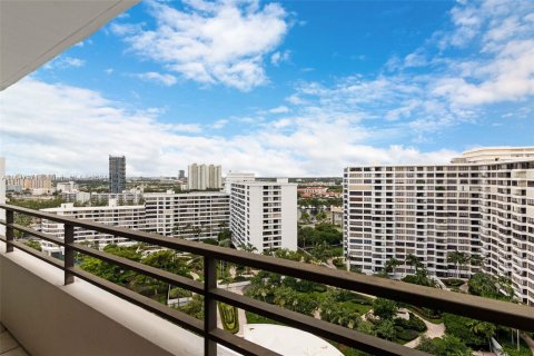 Copropriété à vendre à Hallandale Beach, Floride: 2 chambres, 118.91 m2 № 1332427 - photo 1