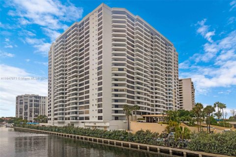 Copropriété à vendre à Hallandale Beach, Floride: 2 chambres, 118.91 m2 № 1332427 - photo 4