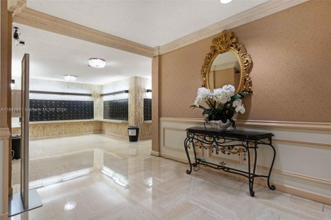 Condo in Hallandale Beach, Florida, 2 bedrooms  № 1332427 - photo 26