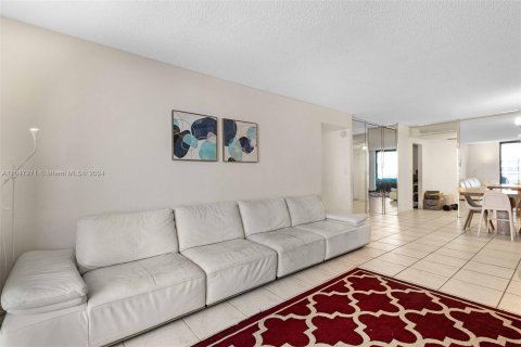 Copropriété à vendre à Hallandale Beach, Floride: 2 chambres, 118.91 m2 № 1332427 - photo 5