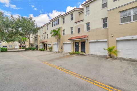 Condo in Coral Springs, Florida, 2 bedrooms  № 1332333 - photo 1