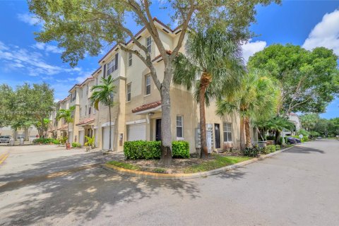 Condo in Coral Springs, Florida, 2 bedrooms  № 1332333 - photo 13