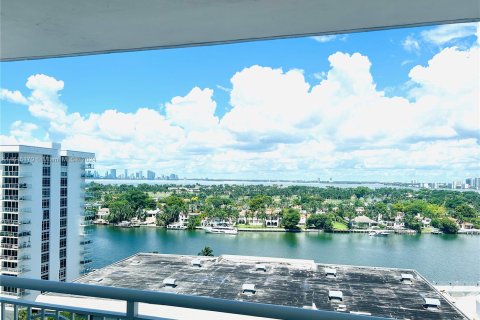 Copropriété à vendre à Miami Beach, Floride: 2 chambres, 164.99 m2 № 1236880 - photo 12