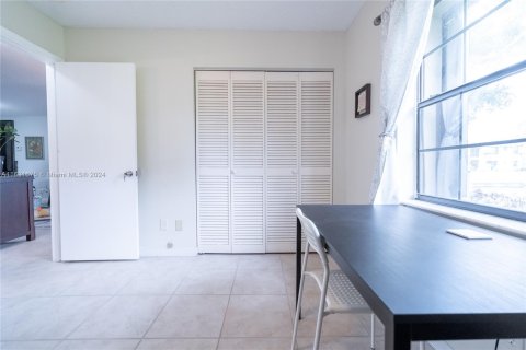 Condo in Sunrise, Florida, 2 bedrooms  № 1293026 - photo 25