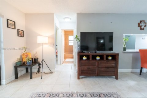 Condo in Sunrise, Florida, 2 bedrooms  № 1293026 - photo 15