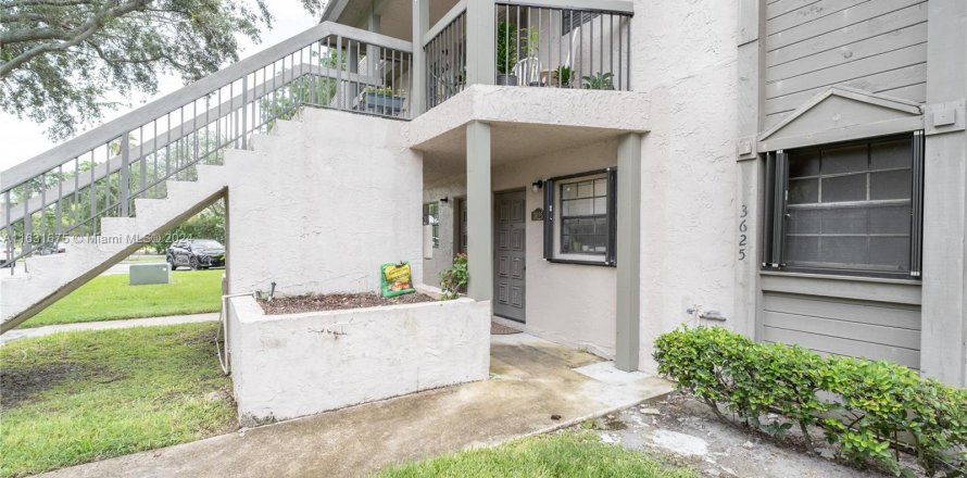 Condo in Sunrise, Florida, 2 bedrooms  № 1293026